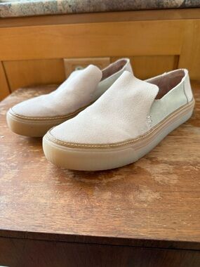 Toms Slip-On Sneakers in Two-Toned Light Pinkish/Beige Suede